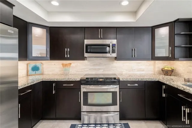 $4,000 | 415 Northwest North River Drive, Unit 302, Stuart, FL 34994