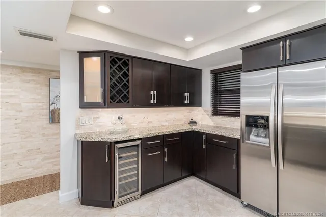 $4,000 | 415 Northwest North River Drive, Unit 302, Stuart, FL 34994