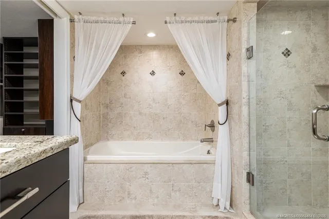 $4,000 | 415 Northwest North River Drive, Unit 302, Stuart, FL 34994