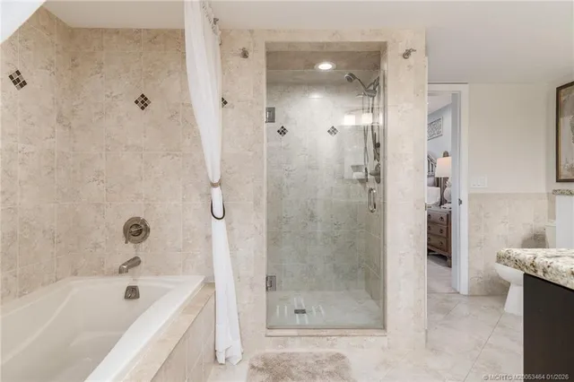 $4,000 | 415 Northwest North River Drive, Unit 302, Stuart, FL 34994