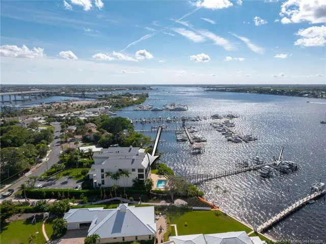 $4,000 | 415 Northwest North River Drive, Unit 302, Stuart, FL 34994