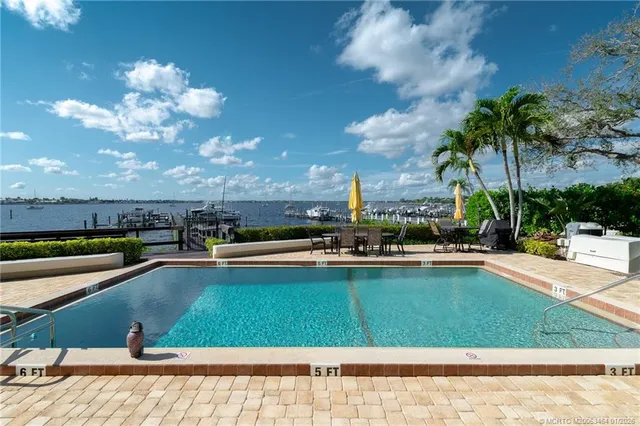 $4,000 | 415 Northwest North River Drive, Unit 302, Stuart, FL 34994