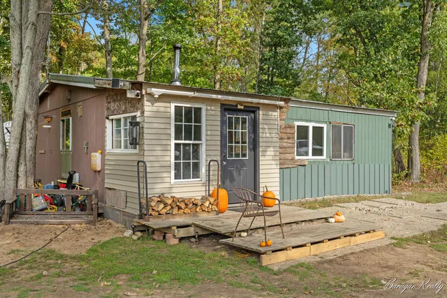 $220,000 | 3747 220th Avenue, Morley, MI 49336