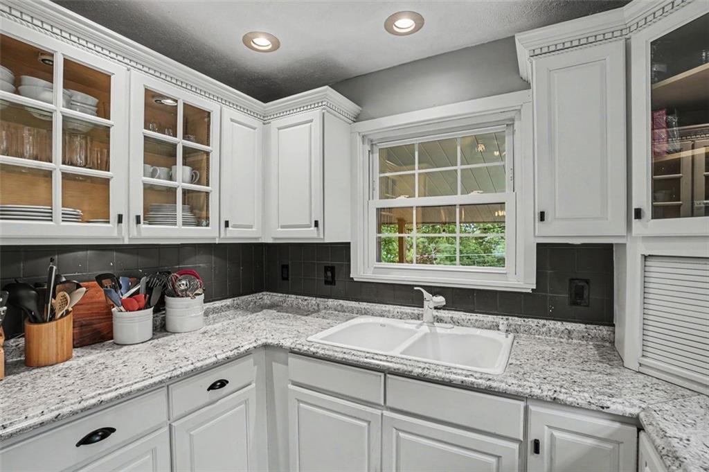 3524 Middleboro Road Pittsburgh, PA 15234 - Photo 12 of 29