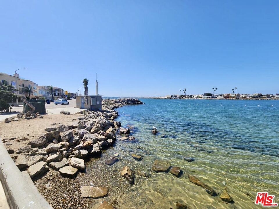 336 Highland Drive Oxnard, CA 93035 - Photo 11 of 25 a view of a terrace