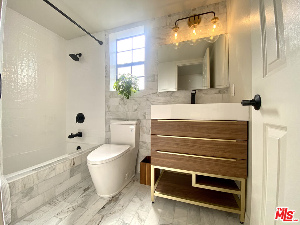 336 Highland Drive Oxnard, CA 93035 - Photo 20 of 25 a bathroom with a sink toilet and shower