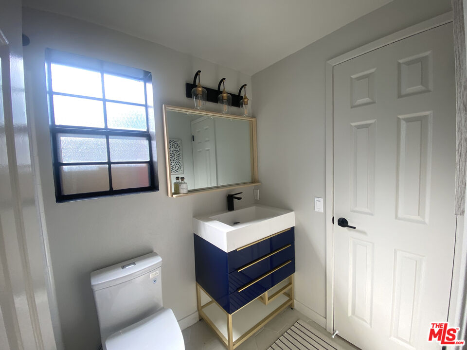 336 Highland Drive Oxnard, CA 93035 - Photo 24 of 25 a bathroom with a sink toilet and mirror