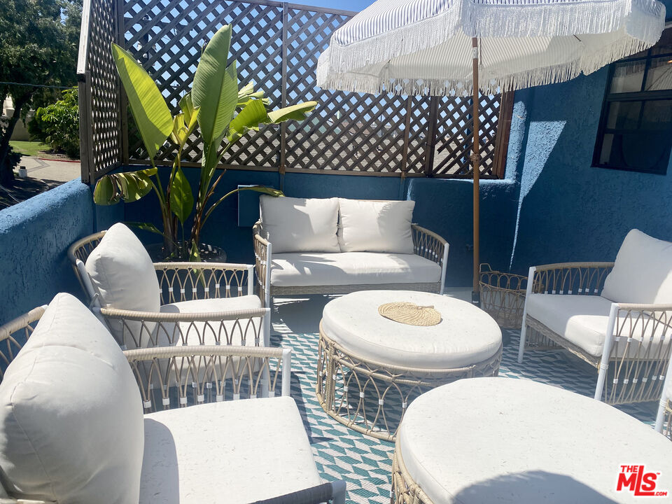 336 Highland Drive Oxnard, CA 93035 - Photo 8 of 25 a bathroom with a toilet a sink and a mirror