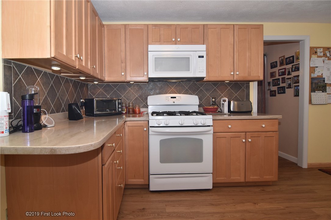 39 Harkness Road North Smithfield, RI 02896 - Photo 14 of 31