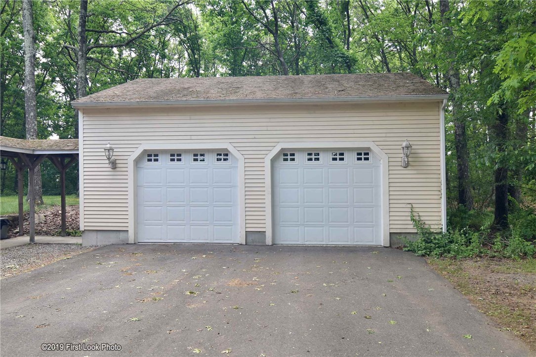 39 Harkness Road North Smithfield, RI 02896 - Photo 4 of 31
