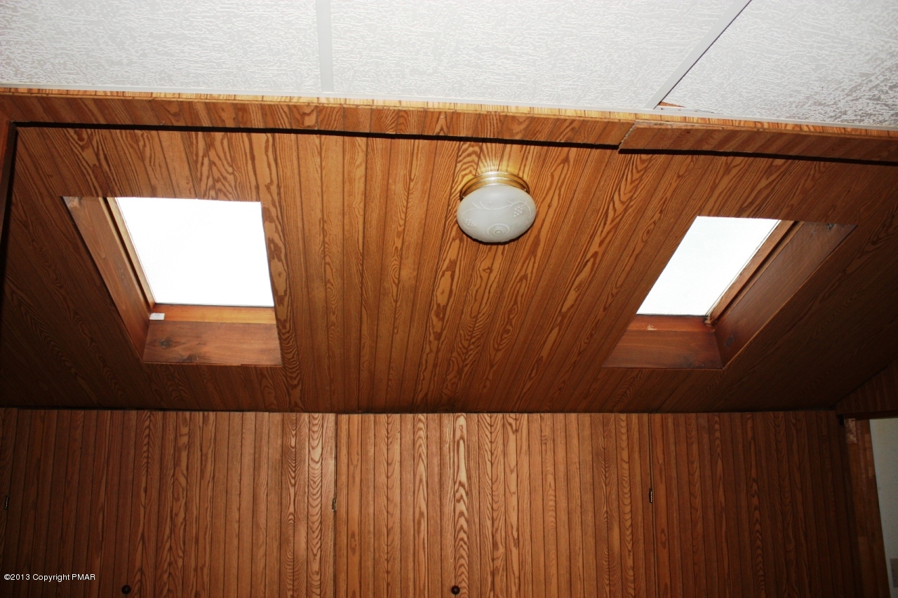 280 Gumbletown Road Paupack, PA 18451 - Photo 15 of 18 Skylights in hallway