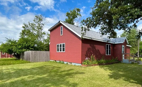 $98,500 | 601 1st Street South, Karlstad, MN 56732