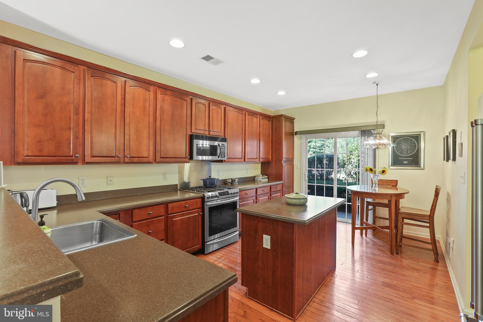34 Warwick Road Princeton Junction, NJ 08550 - Photo 9 of 33