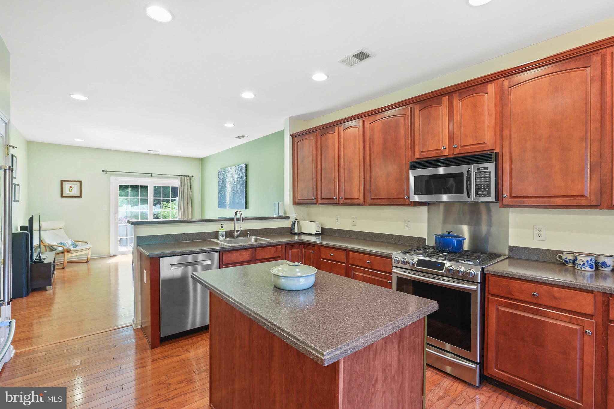 34 Warwick Road Princeton Junction, NJ 08550 - Photo 10 of 33