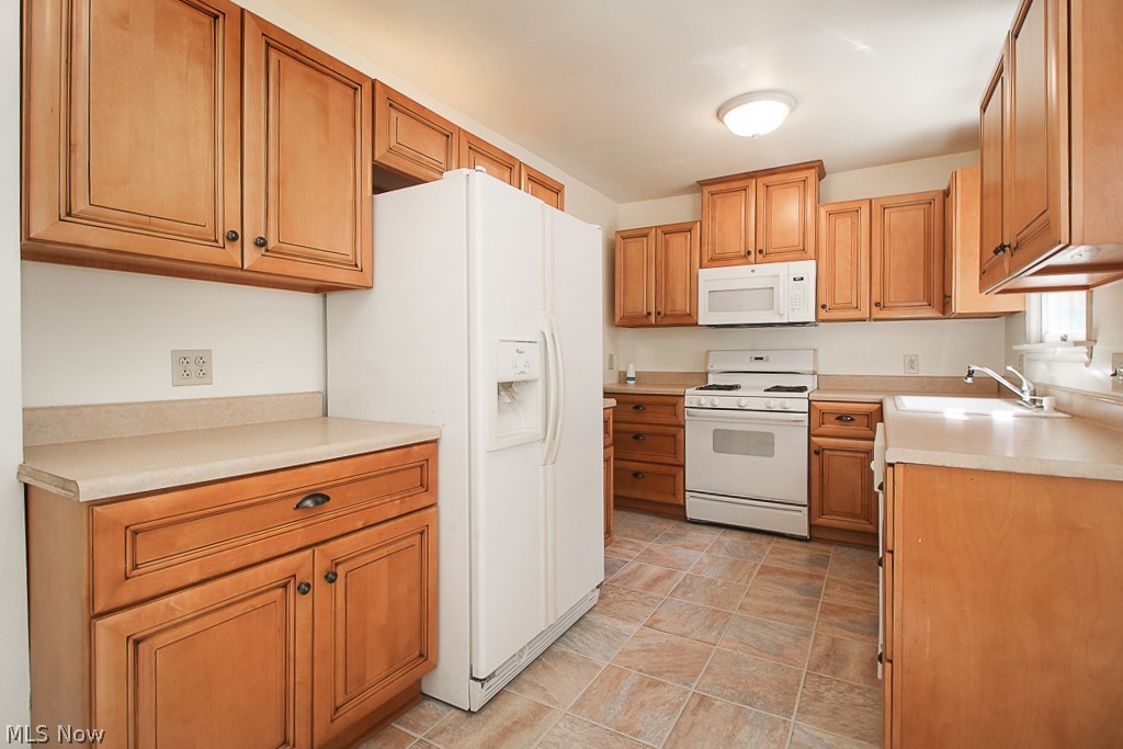 11703 West Pleasant Valley Road Parma, OH 44130 - Photo 4 of 24 Gallery Image 4