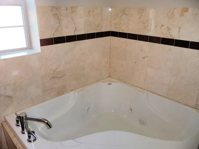 $2,300 | 4518 North Kedzie Avenue, Unit 2E, Chicago, IL 60625