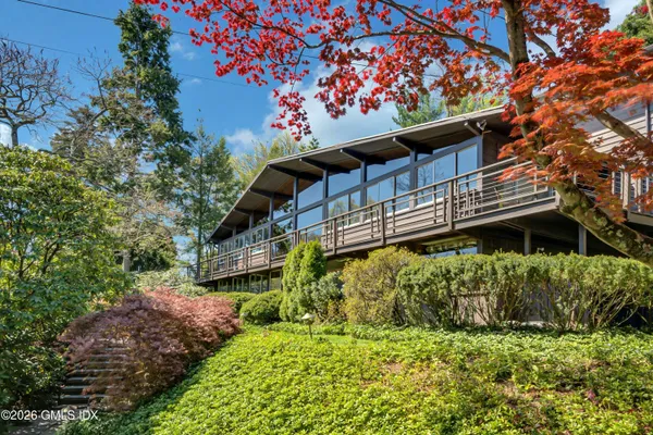 $3,200,000 | 44 Willowmere Avenue, Riverside, CT 06878