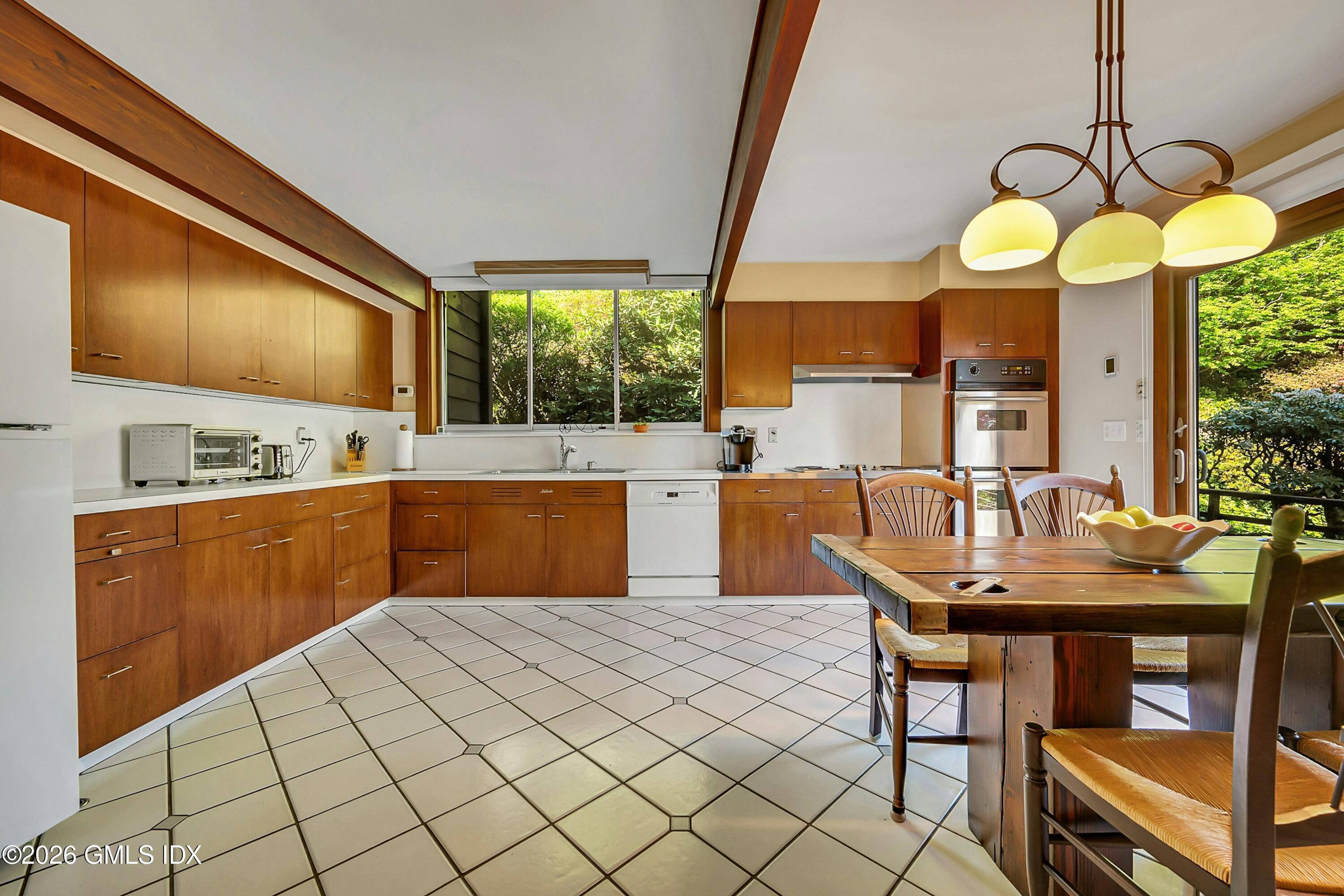 44 Willowmere Avenue Riverside, CT 06878 - Photo 8 of 30 6A