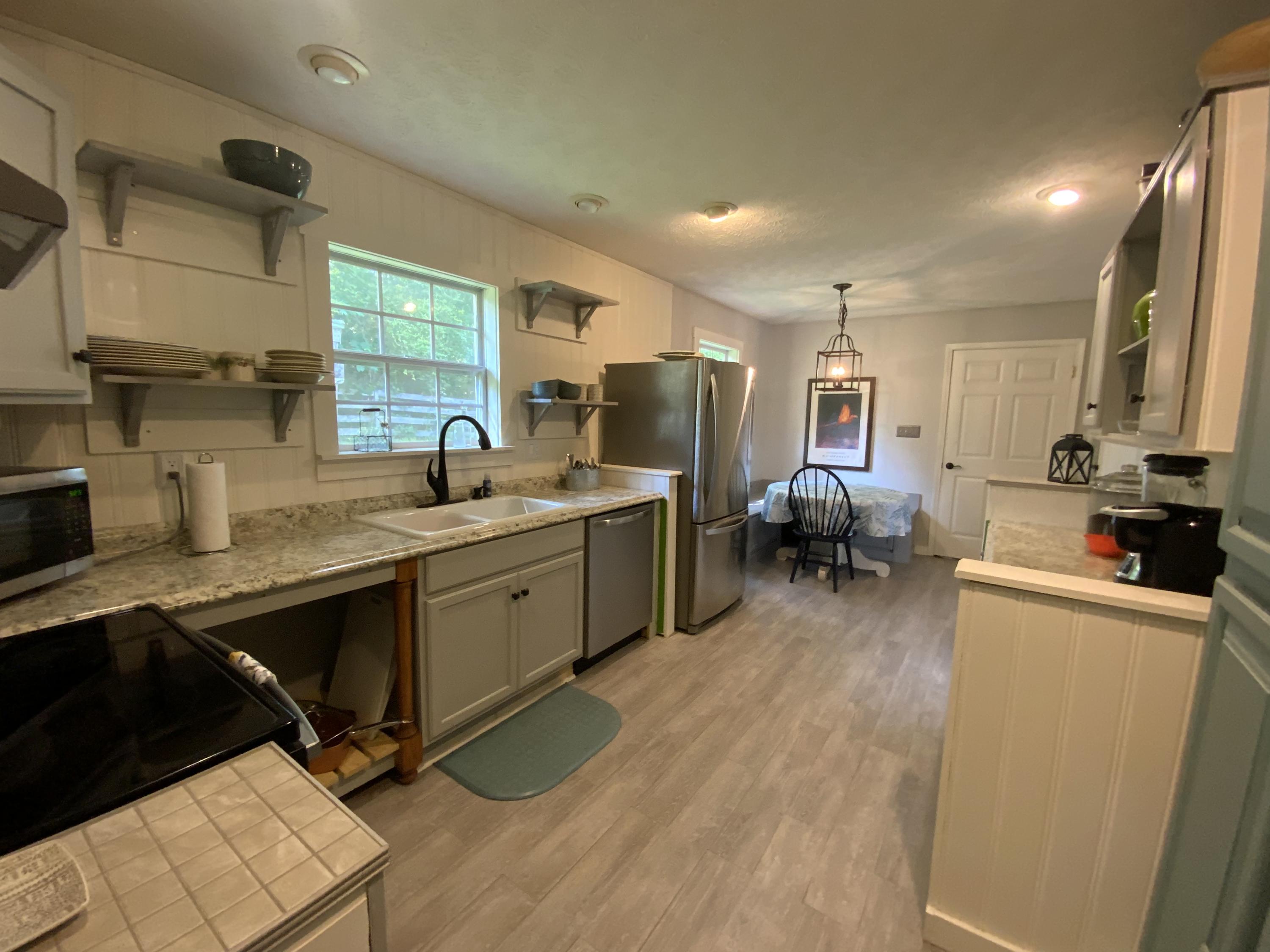 433 Raccoon Valley Road Powell, TN 37849 - Photo 16 of 32 D38D2A7E-62DD-4EF9-9E8B-CA572889E113