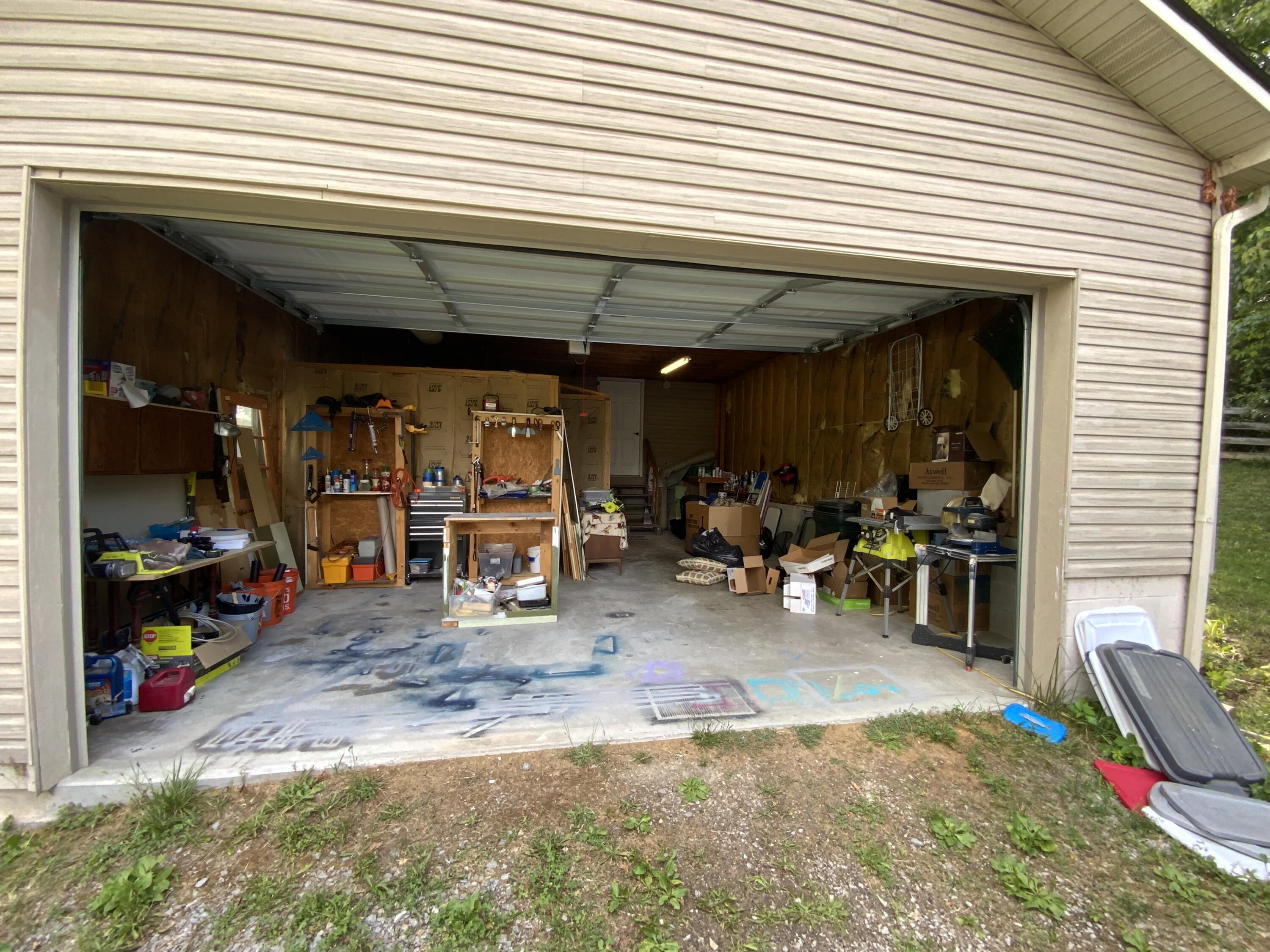 433 Raccoon Valley Road Powell, TN 37849 - Photo 4 of 32 76F55166-CD4E-4697-92F4-9B44C99C4690