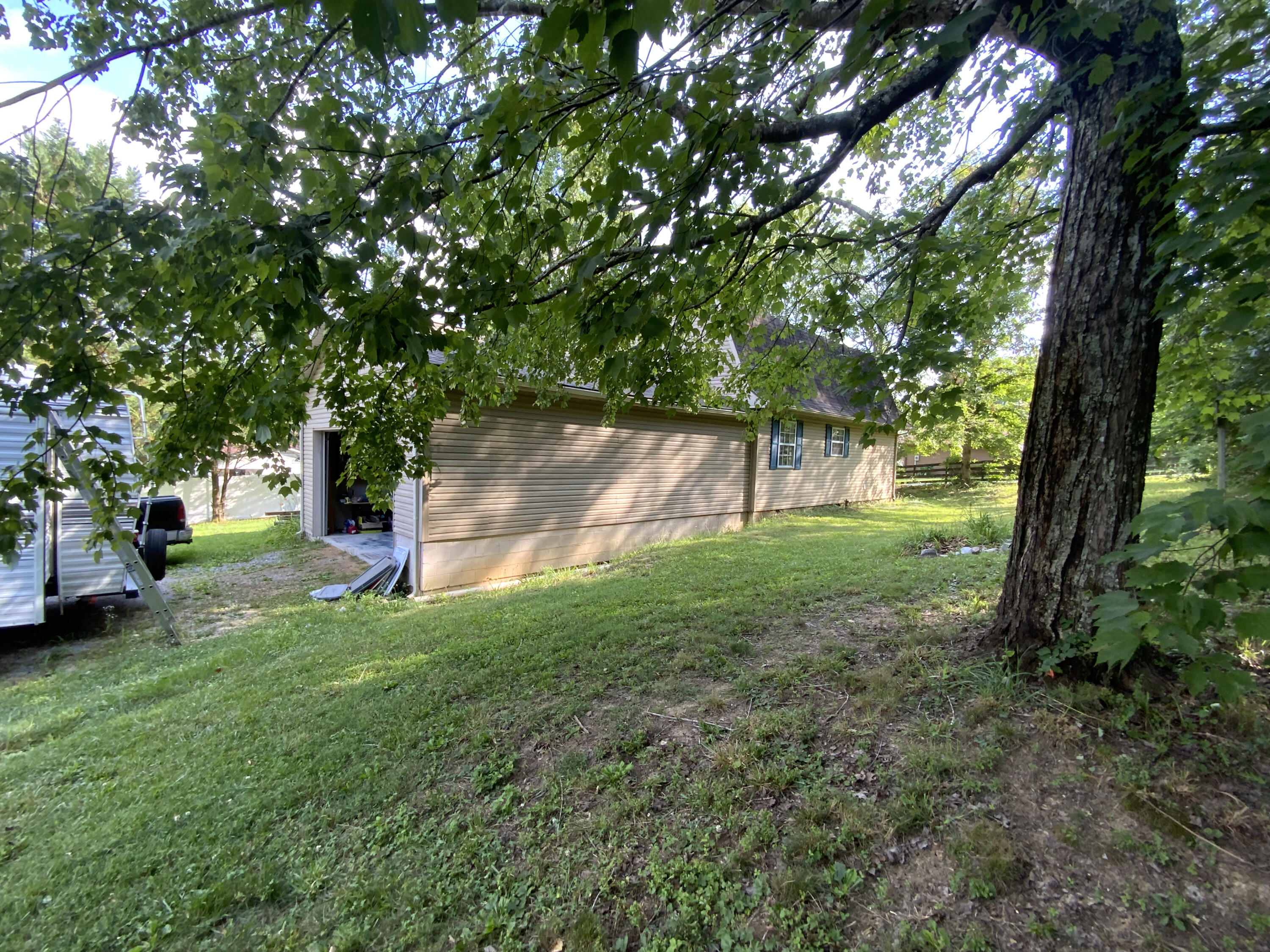 433 Raccoon Valley Road Powell, TN 37849 - Photo 5 of 32 193D700F-91D8-4125-9863-F4BCDA700779