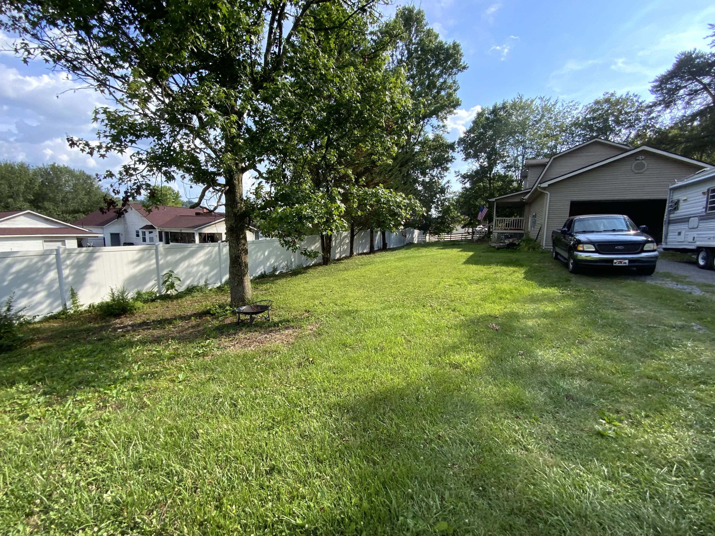433 Raccoon Valley Road Powell, TN 37849 - Photo 7 of 32 7D56AA4B-3A22-489C-BED0-ABA4F97B0B8F