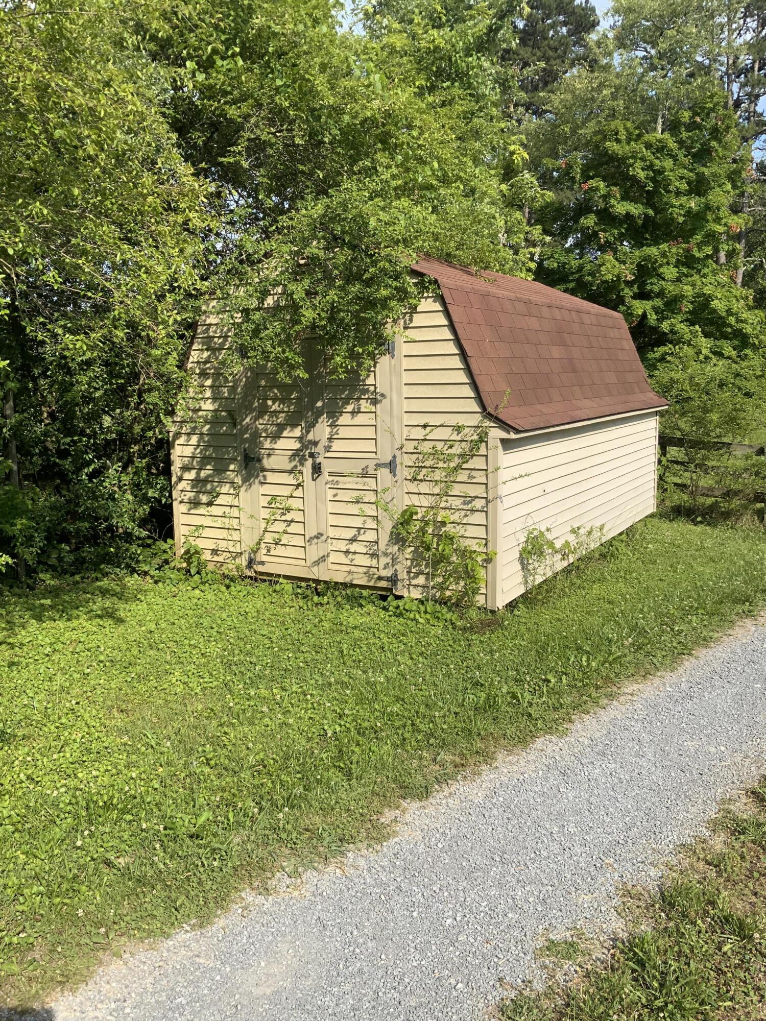 433 Raccoon Valley Road Powell, TN 37849 - Photo 10 of 32 E4EA5FDC-923E-406C-AD5F-5FCB15C24B8C