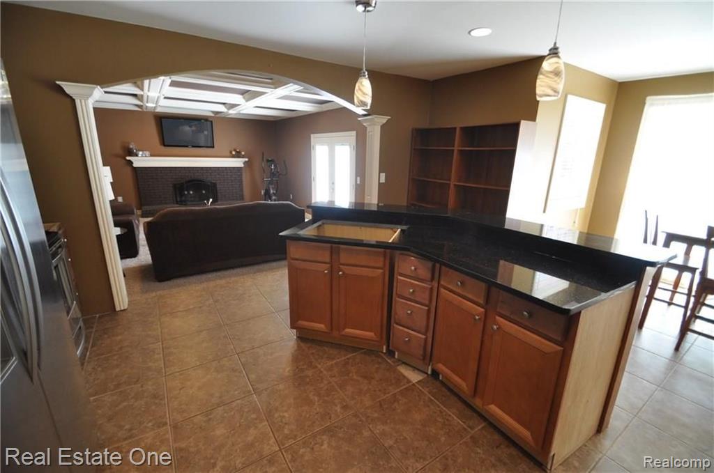 633 Baker Street Rochester Hills, MI 48307 - Photo 9 of 26