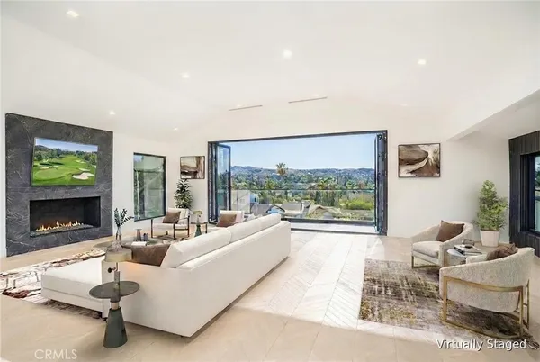 $2,695,000 | 18827 Edleen Drive, Tarzana, CA 91356