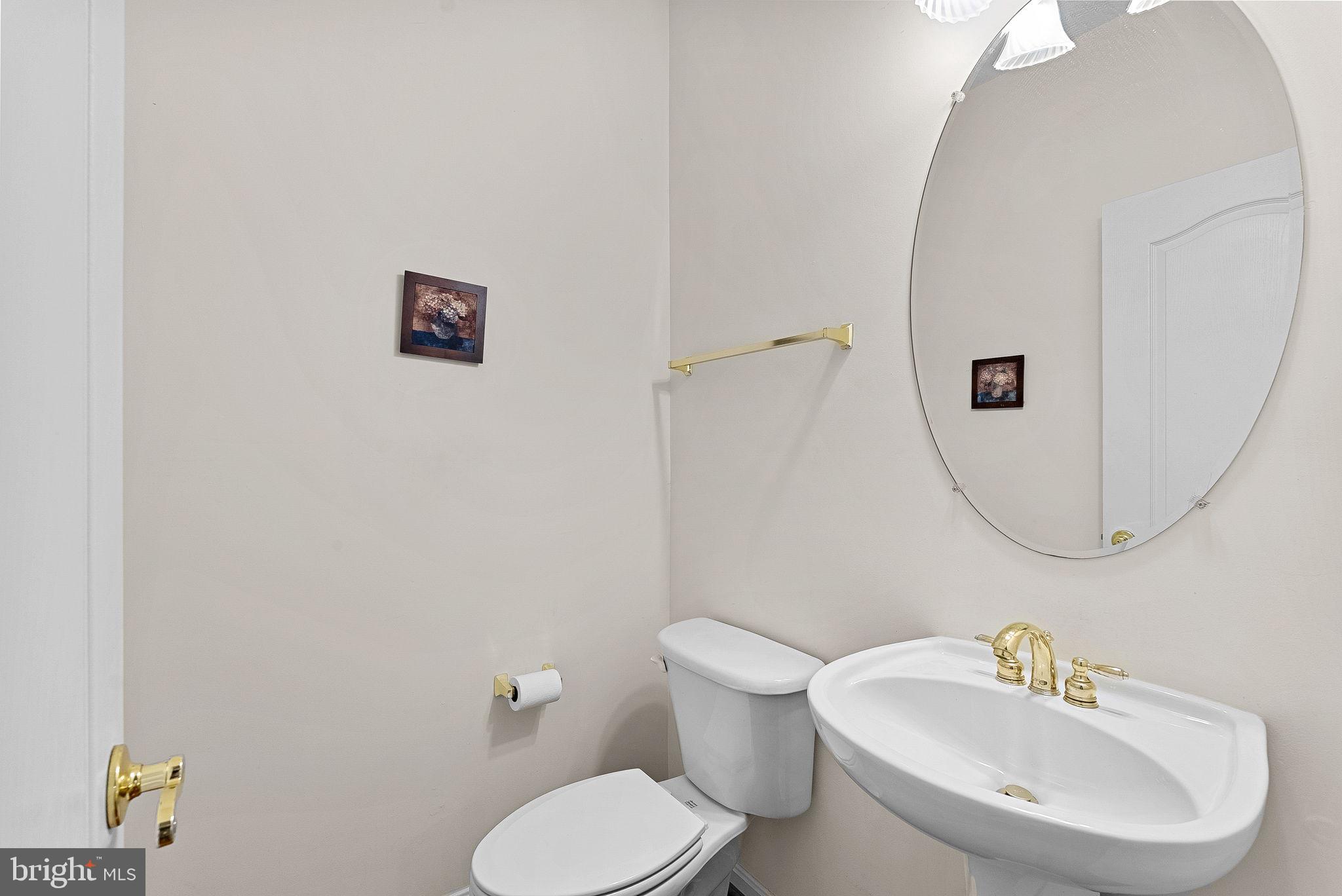 13574 Big Boulder Road Herndon, VA 20171 - Photo 26 of 45 a bathroom with a toilet sink and mirror