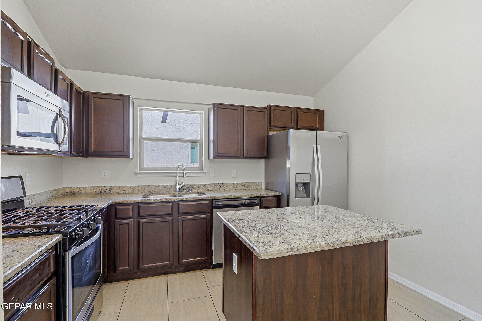 4945 George Fernandez El Paso, TX 79938 - Photo 4 of 40 24-web-or-mls-IMG_7550