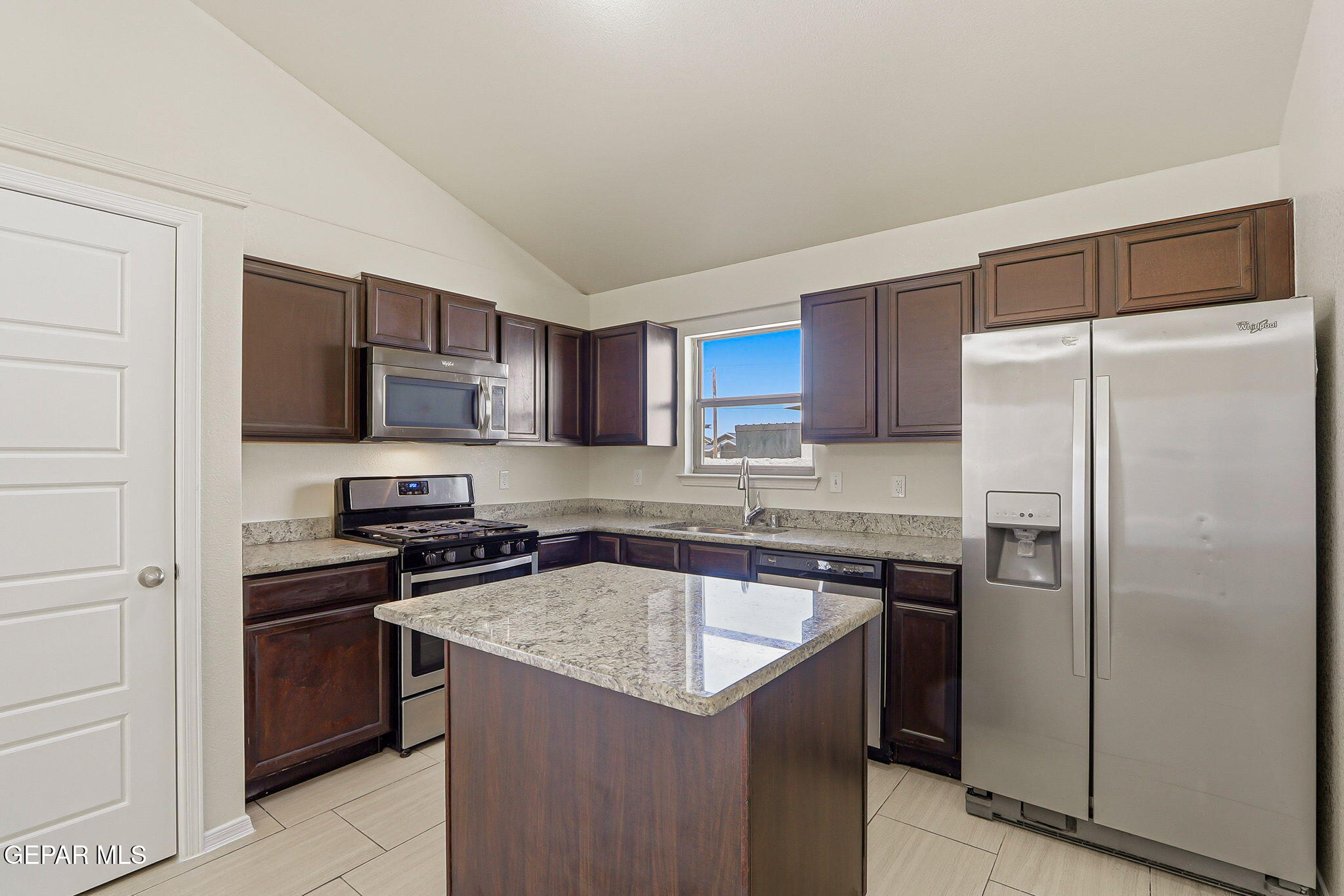 4945 George Fernandez El Paso, TX 79938 - Photo 5 of 40 26-web-or-mls-IMG_7564