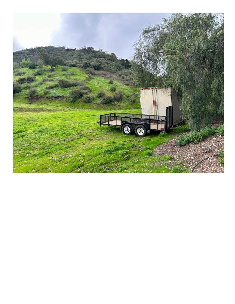 8600 Day Sunland, CA 91040 - Photo 8 of 14 a view of a big yard with potted plants