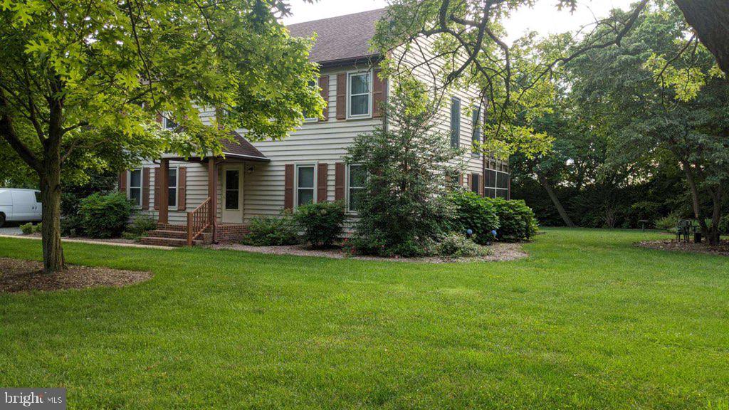 5438 Tates Bank Road Cambridge, MD 21613 - Photo 3 of 3 Beautiful Landscaping and Gardens