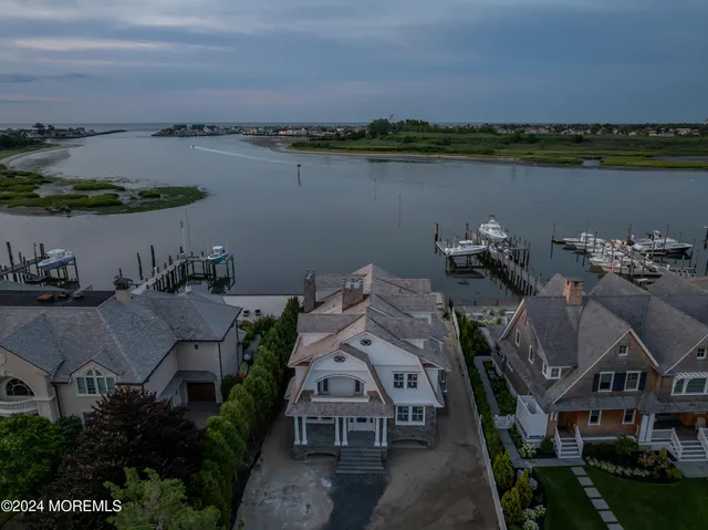 an aerial view of a houses with outdoor space and lake view