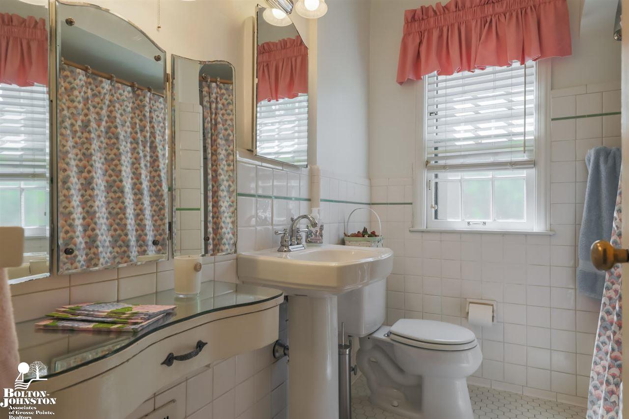 1359 Harvard Road Grosse Pointe Park, MI 48230 - Photo 10 of 31