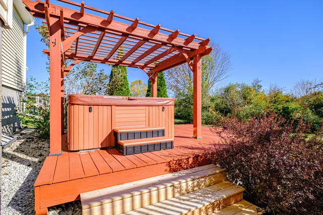 $579,900 | 21 Clearview Drive, Gorham, ME 04038