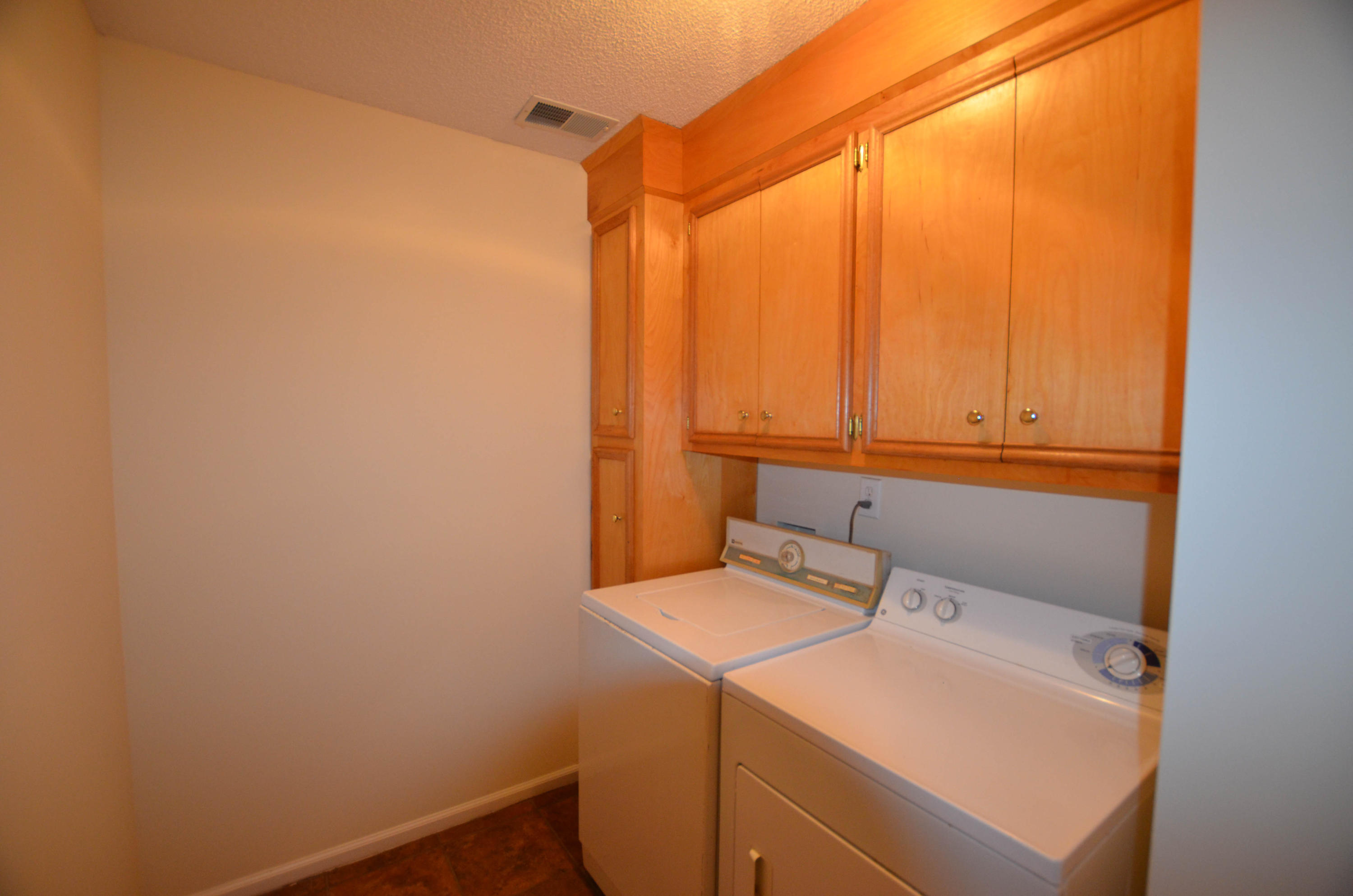 10204 Old Georgetown Road McClellanville, SC 29458 - Photo 17 of 19 laundry