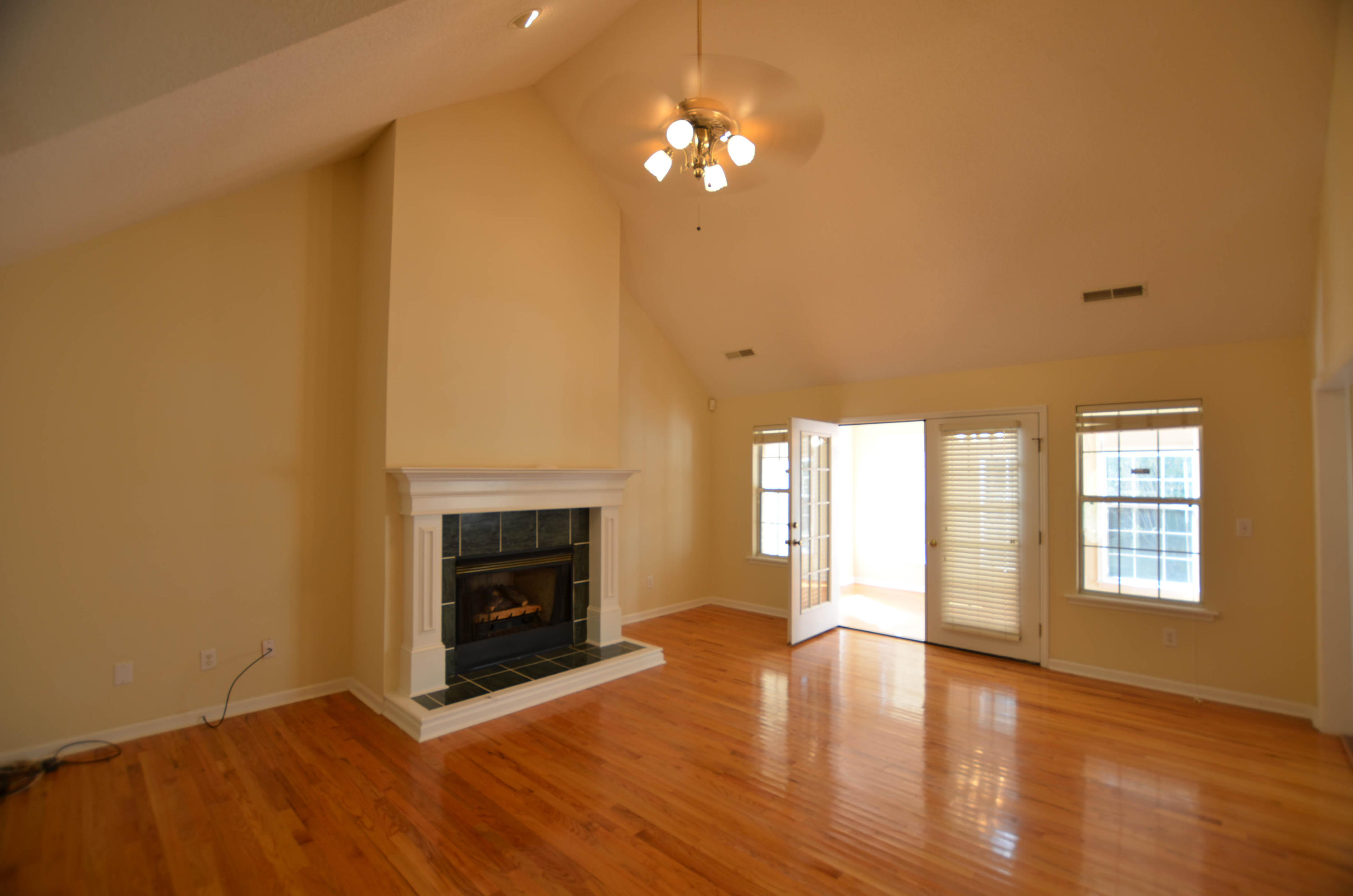 10204 Old Georgetown Road McClellanville, SC 29458 - Photo 3 of 19 3-living