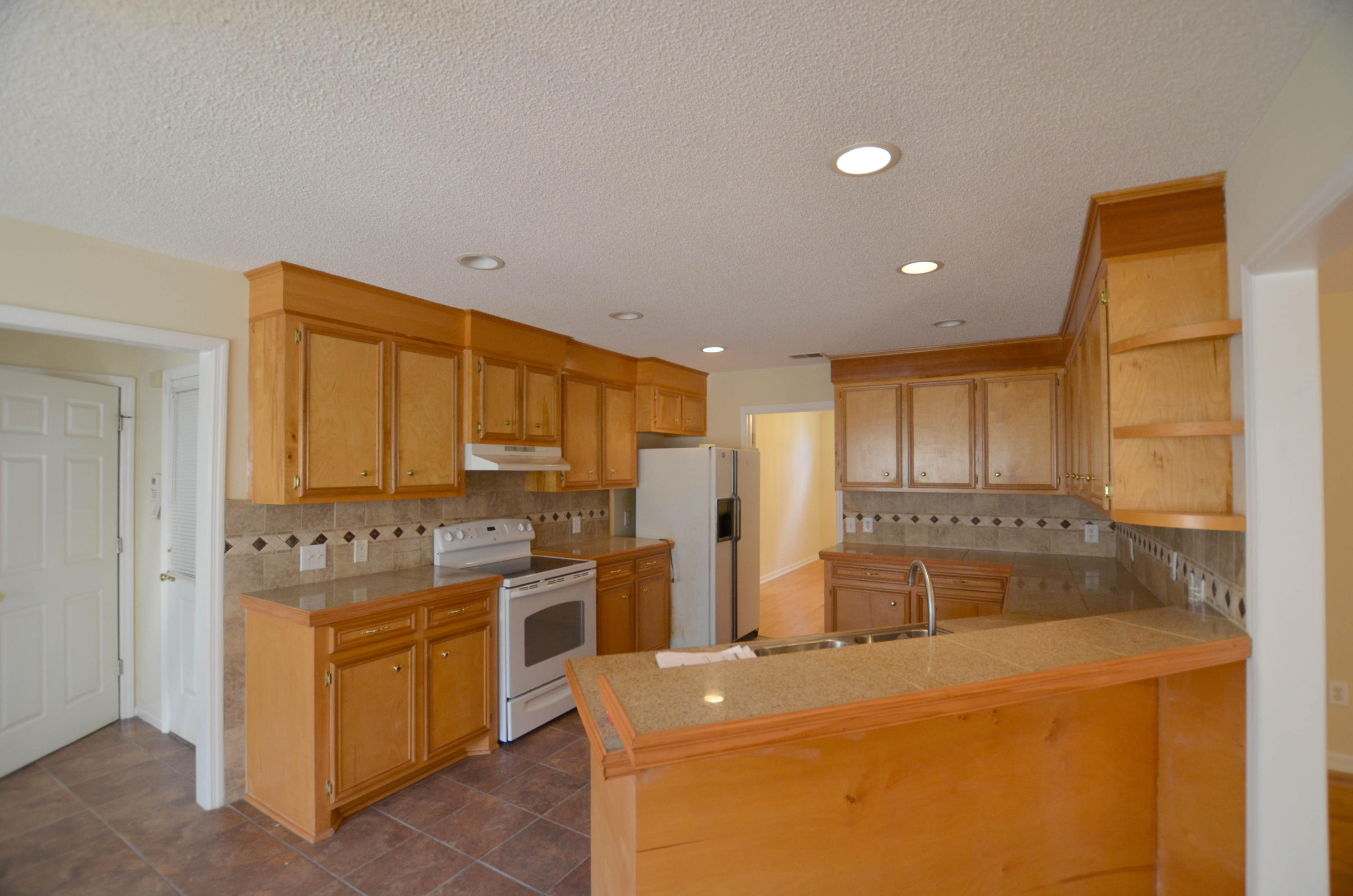 10204 Old Georgetown Road McClellanville, SC 29458 - Photo 4 of 19 4-kitchen
