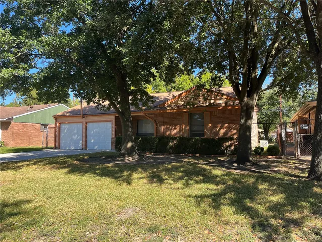a view of a house with a large tree