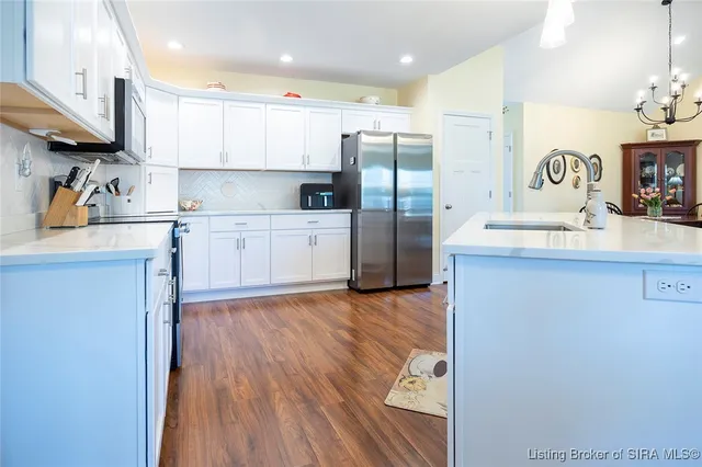 $372,000 | 631 Kingsbury Court, Clarksville, IN 47129