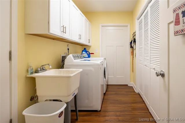 $372,000 | 631 Kingsbury Court, Clarksville, IN 47129