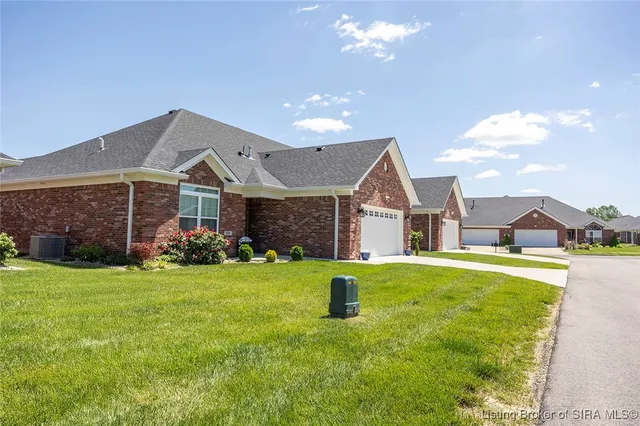 $372,000 | 631 Kingsbury Court, Clarksville, IN 47129