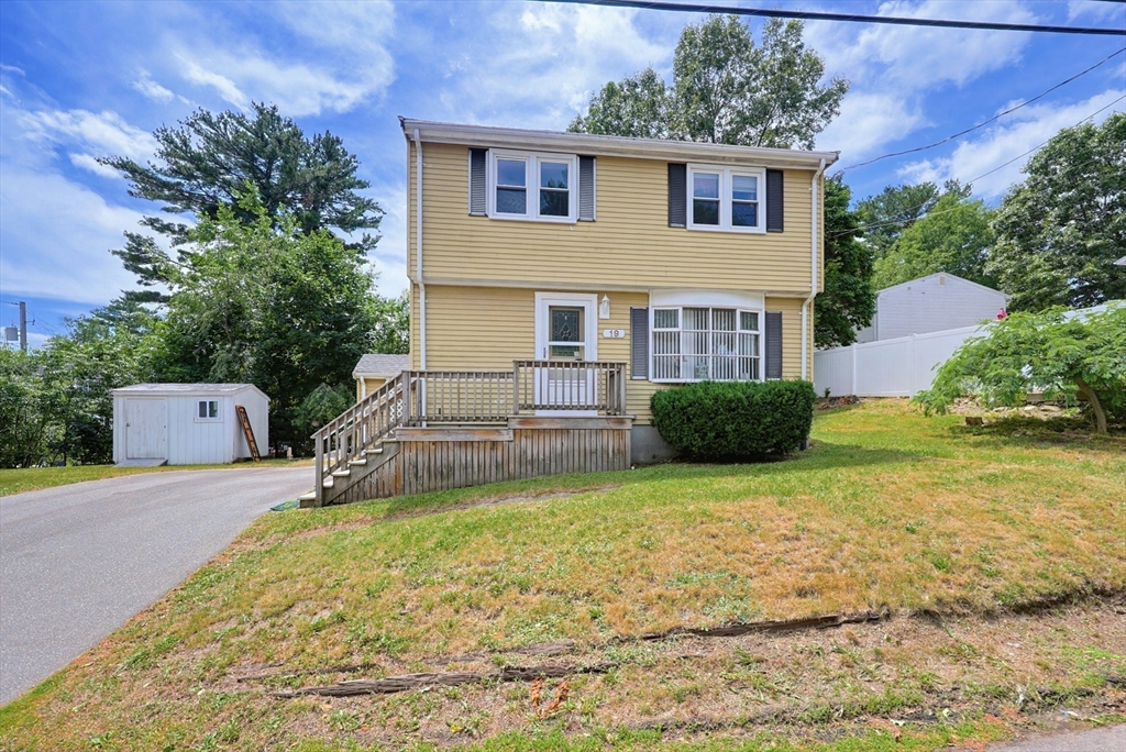19 Indian Road Holbrook, MA 02343 - Photo 2 of 24