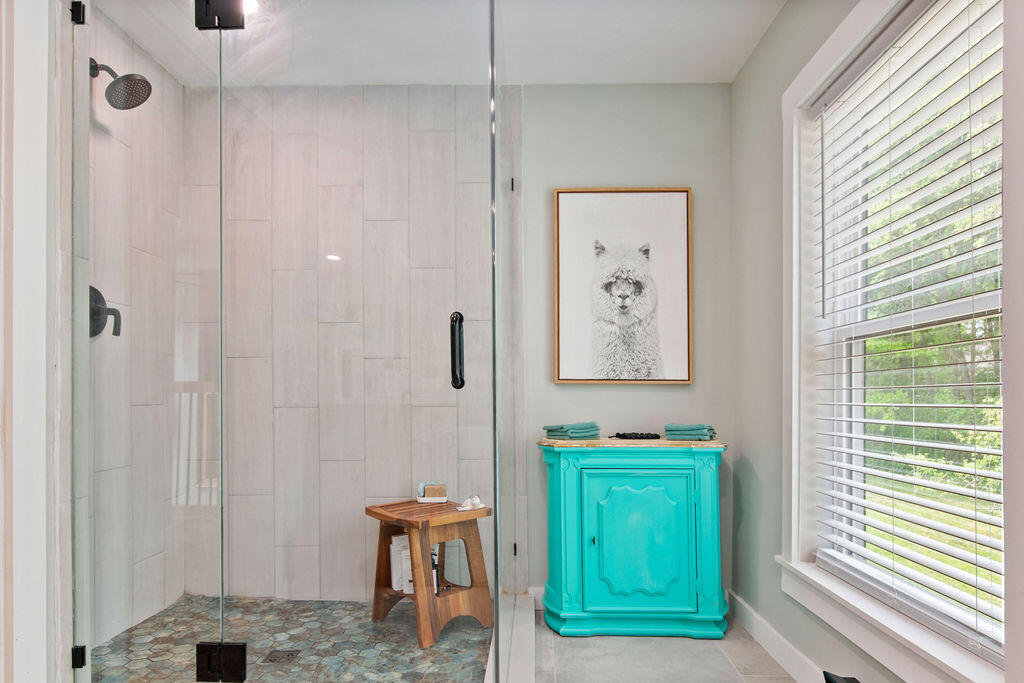 3 Bartlett Road Kittery, ME 03905 - Photo 51 of 70 2nd Floor Bathroom