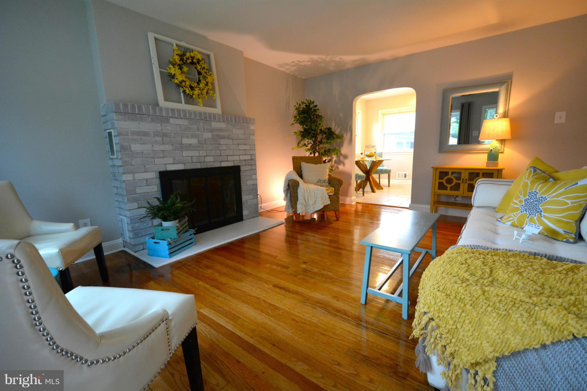 8422 Spring Road Pasadena, MD 21122 - Photo 8 of 29 Living Room