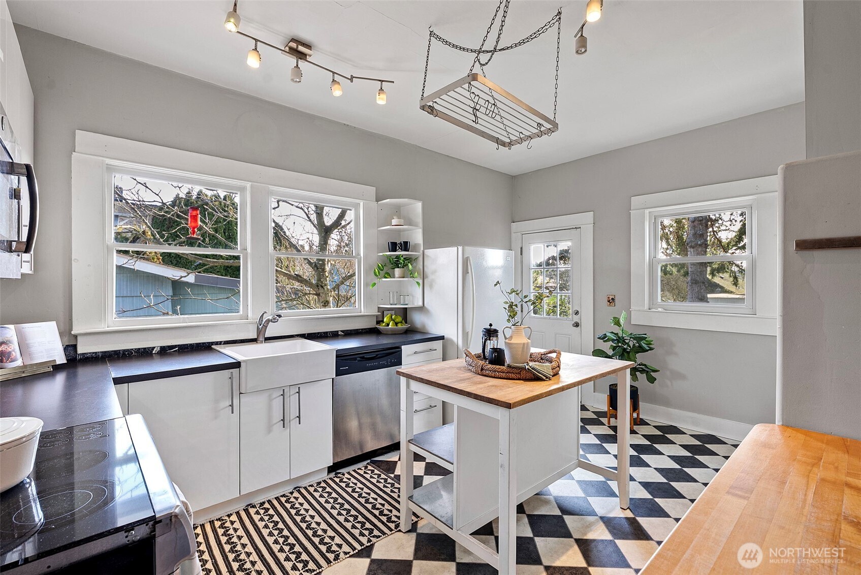 827 Northwest 61st Street Seattle, WA 98107 - Photo 16 of 34