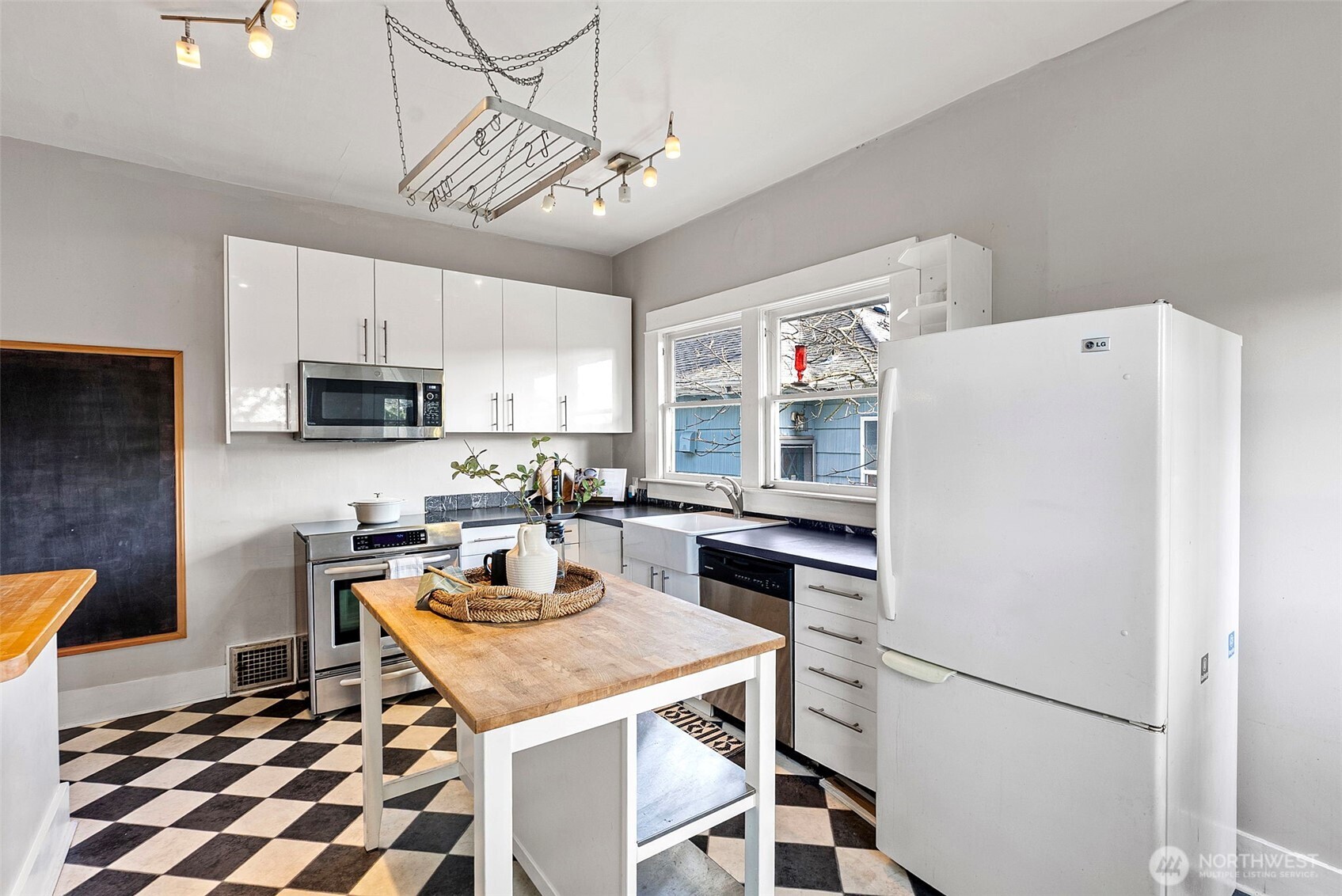 827 Northwest 61st Street Seattle, WA 98107 - Photo 19 of 34