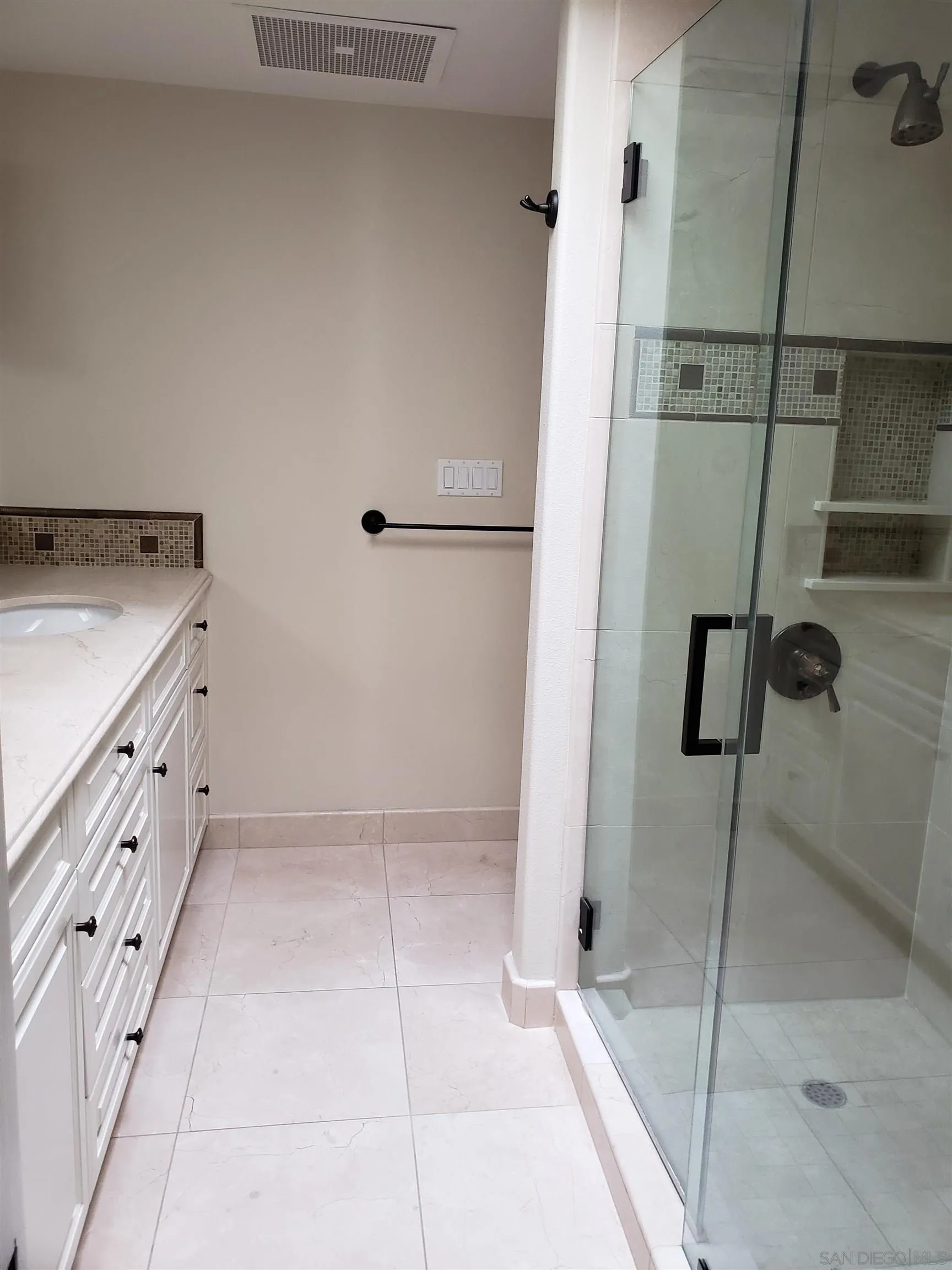 6155 Paseo Delicias Rancho Santa Fe, CA 92067 - Photo 14 of 17 Bathroom